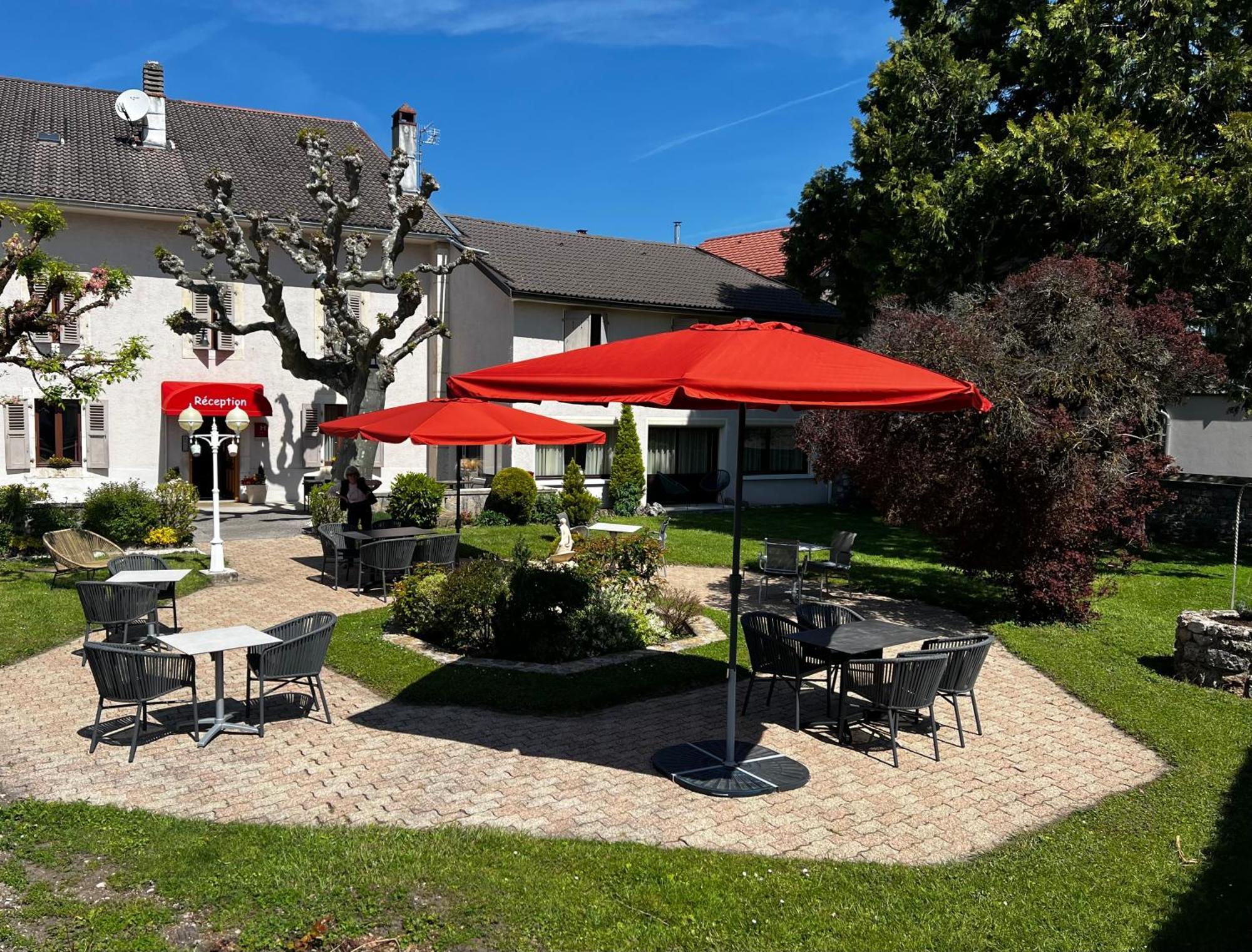 La Bonne Auberge Segny Exterior photo