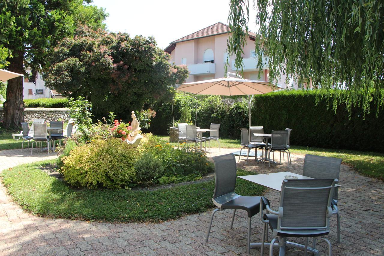La Bonne Auberge Segny Exterior photo